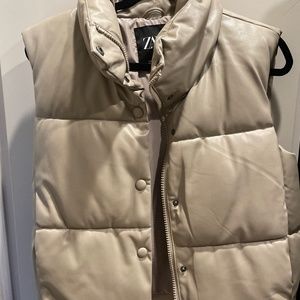 Zara woman beige faux leather puffer vest XS